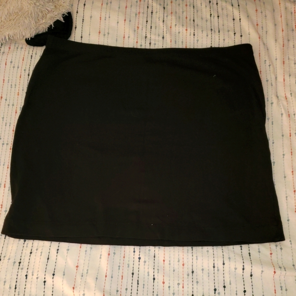H&M Large black mini skirt